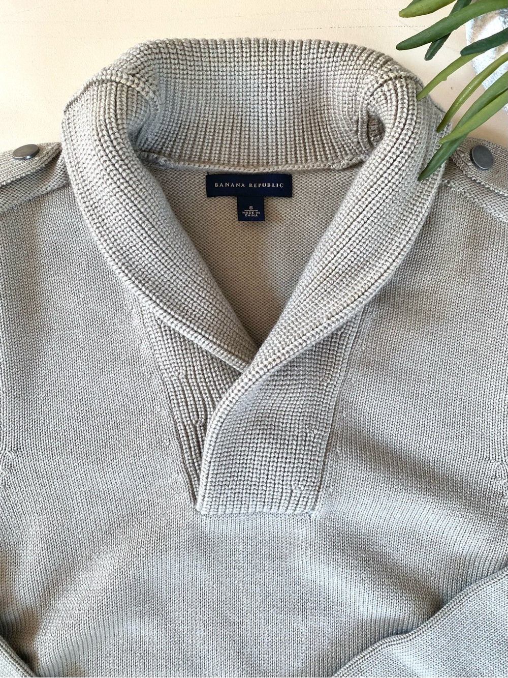 BANANA REPUBLIC - 100% Wool Tan Sweater Size Small - Picture 4 of 16